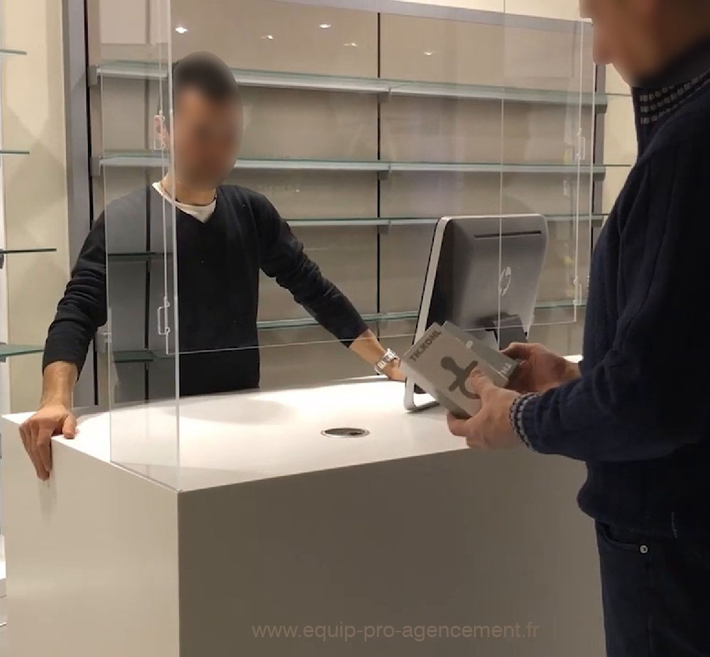 pare-postillons écran de protection anti-contamination pour comptoir de magasins caisses ou pharmacie monté et installé